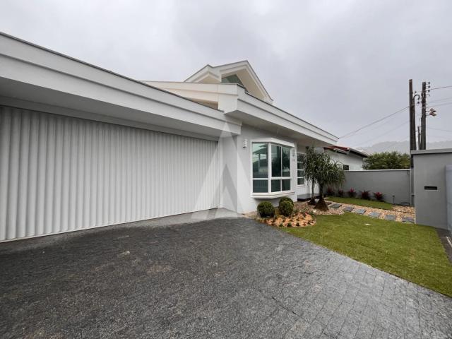 Casa / Sobrado para Locação em Joinville/SC Saguaçu 3 Quartos