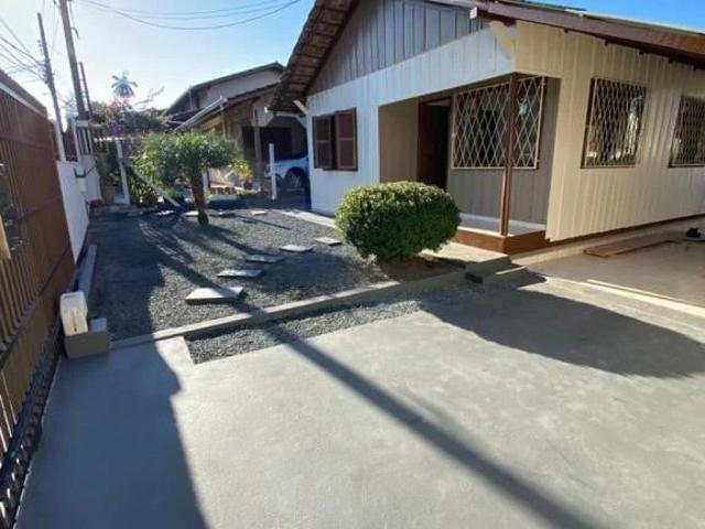 Casa / Sobrado para Locação em Joinville/SC Saguaçu 3 Quartos