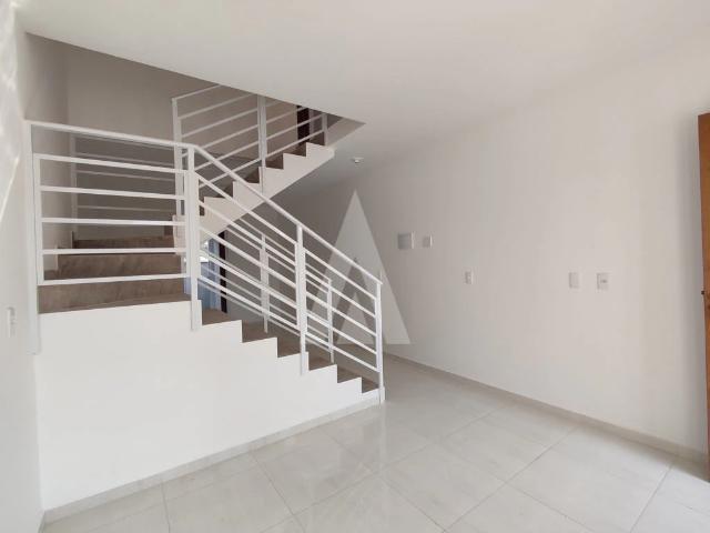 Casa / Sobrado para Locação em Joinville/SC Paranaguamirim 2 Quartos