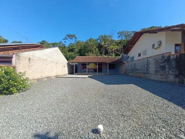 Casa / Sobrado para Locação em Joinville/SC Paranaguamirim 2 Quartos