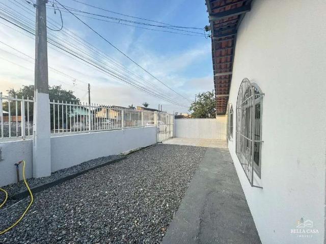 Casa / Sobrado para Locação em Joinville/SC Paranaguamirim 4 Quartos