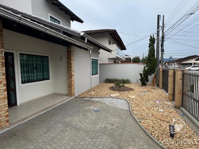 Casa / Sobrado para Locação em Joinville/SC Vila Nova 4 Quartos