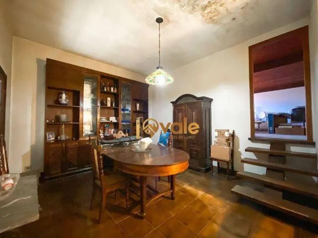 Casa / Sobrado para Locação em Jacareí/SP Centro 4 Quartos