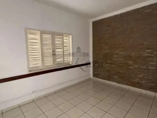 Casa / Sobrado para Locação em Jacareí/SP Centro 6 Quartos