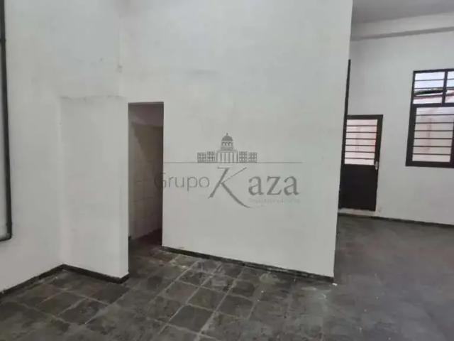 Casa / Sobrado para Locação em Jacareí/SP Centro 1 Quartos