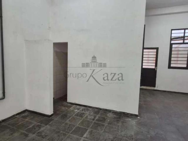 Casa / Sobrado para Locação em Jacareí/SP Centro 1 Quartos