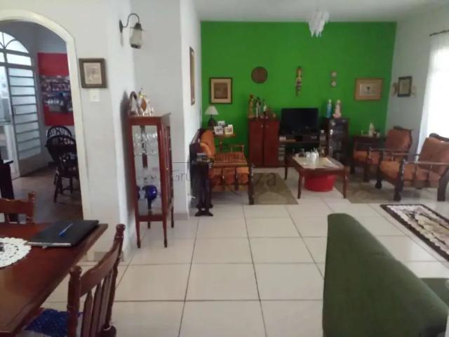 Casa / Sobrado para Locação em Jacareí/SP Centro 3 Quartos