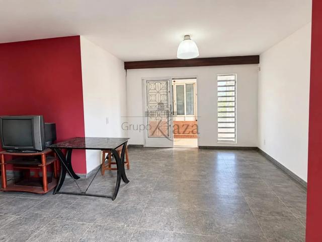 Casa / Sobrado para Locação em Jacareí/SP Centro 3 Quartos