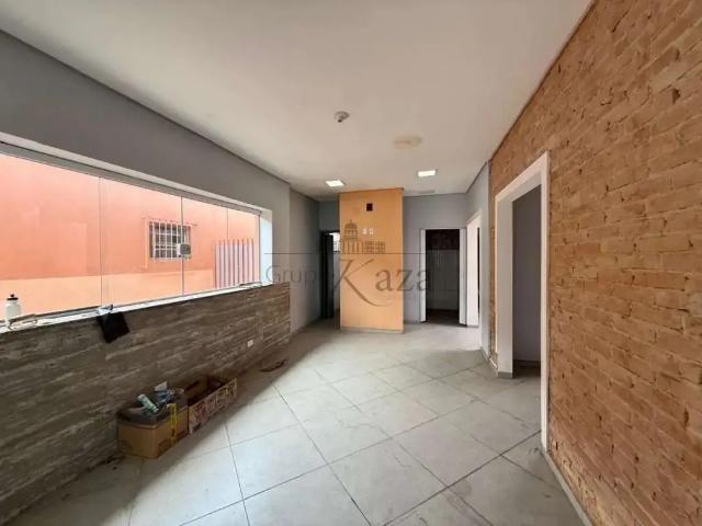 Casa / Sobrado para Locação em Jacareí/SP Centro 3 Quartos