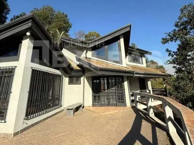 Casa / Sobrado para Locação em Jacareí/SP Chácaras Condomínio Recanto Pássaros II 3 Quartos