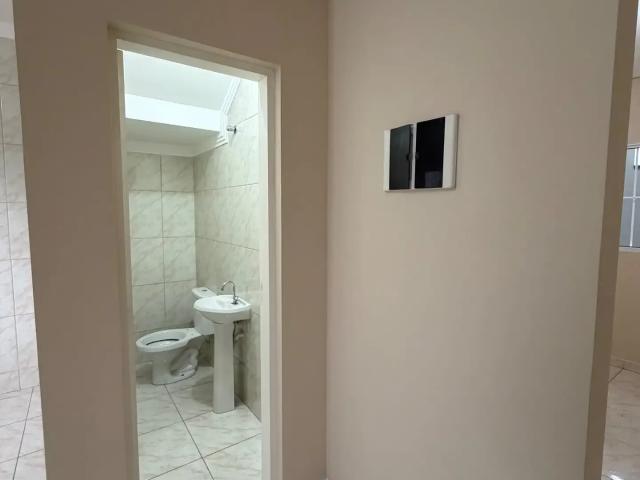 Casa / Sobrado para Locação em Jacareí/SP Cidade Salvador 2 Quartos