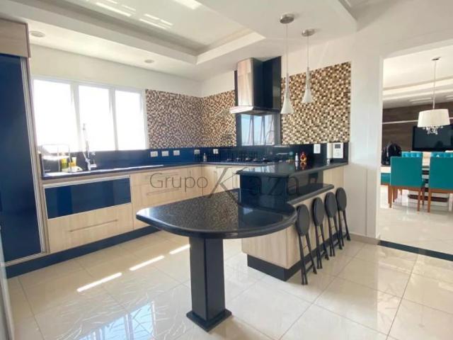 Casa / Sobrado para Locação em Jacareí/SP Jardim Terras de São João 3 Quartos
