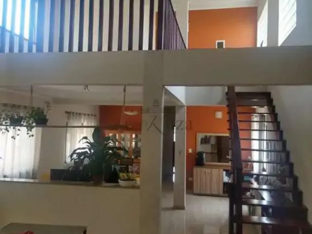 Casa / Sobrado para Locação em Jacareí/SP Jardim Terras de São João 3 Quartos