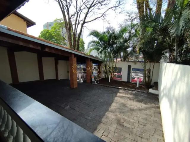 Casa / Sobrado para Locação em Jacareí/SP Jardim América 4 Quartos