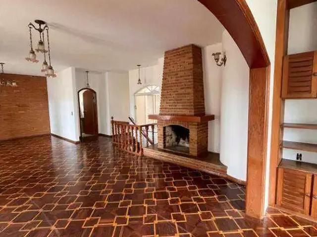 Casa / Sobrado para Locação em Jacareí/SP Jardim América 5 Quartos