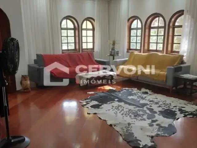Casa / Sobrado para Locação em Jacareí/SP Jardim Califórnia 5 Quartos