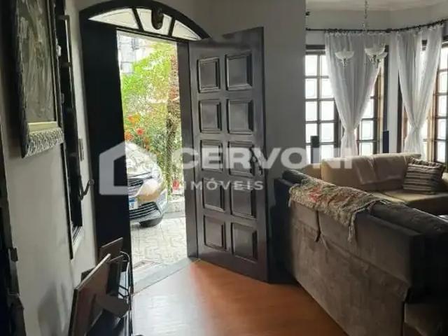 Casa / Sobrado para Locação em Jacareí/SP Jardim Coleginho 4 Quartos