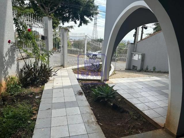 Casa / Sobrado para Locação em Jacareí/SP Jardim das Oliveiras 3 Quartos