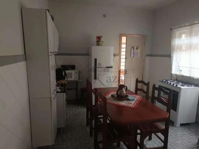 Casa / Sobrado para Locação em Jacareí/SP Jardim Esper 4 Quartos
