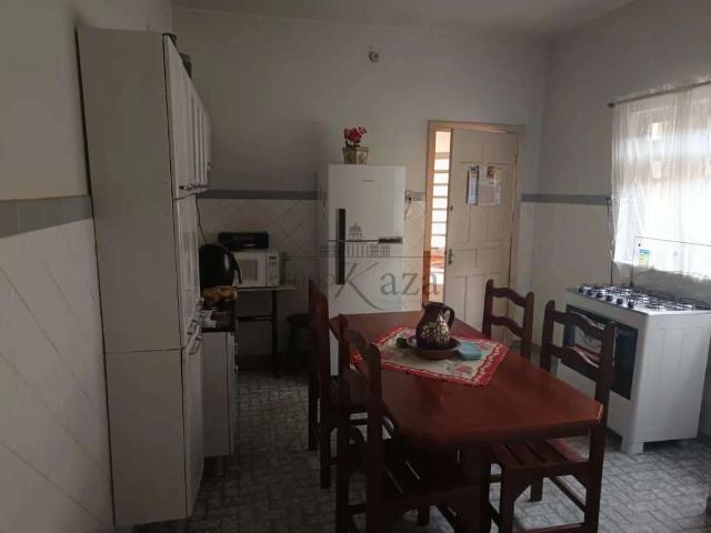 Casa / Sobrado para Locação em Jacareí/SP Jardim Esper 4 Quartos