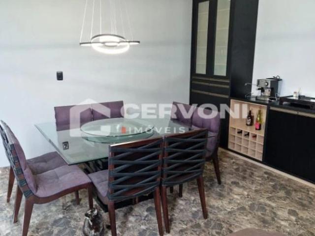 Casa / Sobrado para Locação em Jacareí/SP Jardim Jacinto 3 Quartos