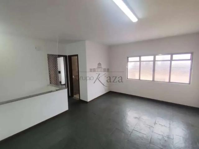 Casa / Sobrado para Locação em Jacareí/SP Jardim Paraíba 4 Quartos