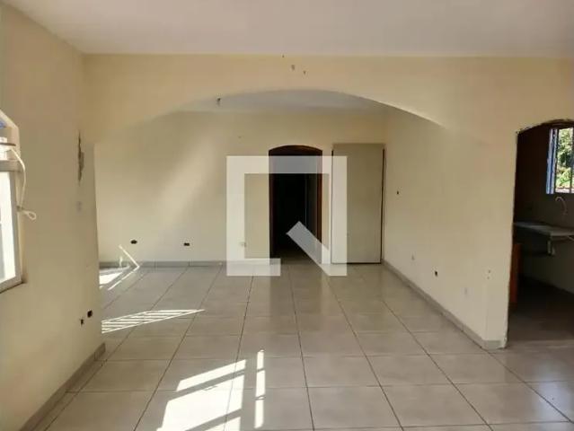 Casa / Sobrado para Locação em Jacareí/SP Jardim Primavera 3 Quartos