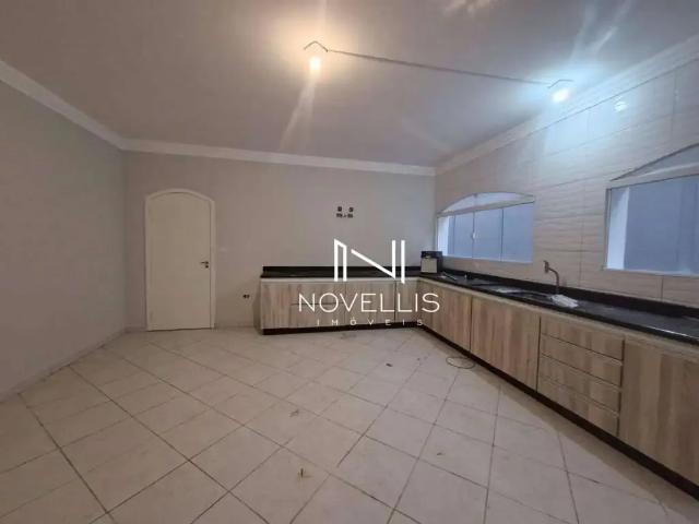 Casa / Sobrado para Locação em Jacareí/SP Jardim Santa Maria 4 Quartos