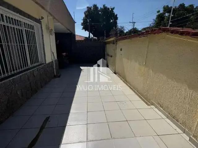 Casa / Sobrado para Locação em Jacareí/SP Jardim Santa Maria 5 Quartos
