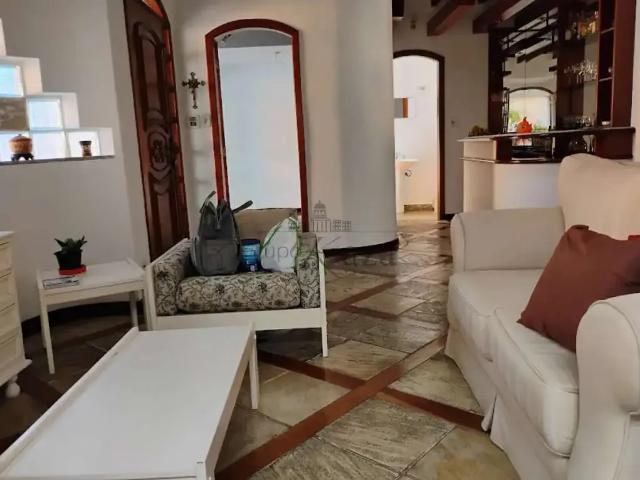 Casa / Sobrado para Locação em Jacareí/SP Jardim Santa Maria 3 Quartos