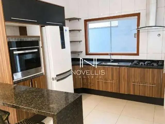 Casa / Sobrado para Locação em Jacareí/SP Loteamento Villa Branca 3 Quartos