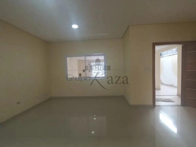 Casa / Sobrado para Locação em Jacareí/SP Loteamento Villa Branca 3 Quartos