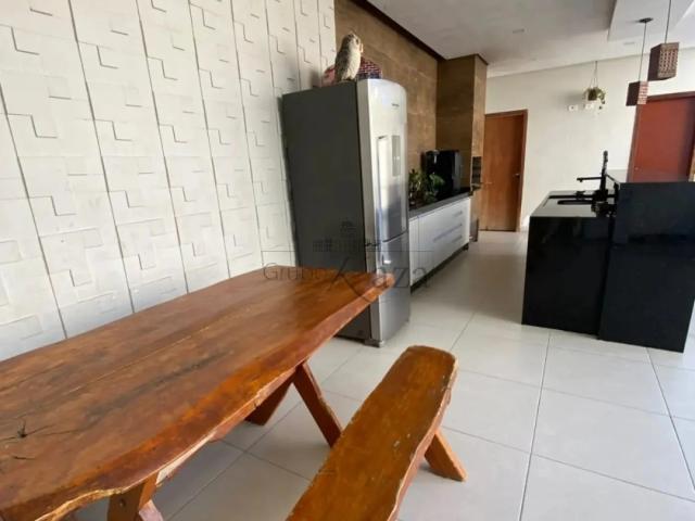 Casa / Sobrado para Locação em Jacareí/SP Loteamento Villa Branca 3 Quartos