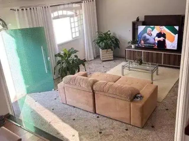 Casa / Sobrado para Locação em Jacareí/SP Loteamento Villa Branca 4 Quartos