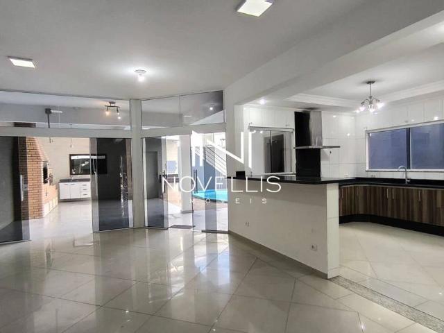 Casa / Sobrado para Locação em Jacareí/SP Loteamento Villa Branca 4 Quartos