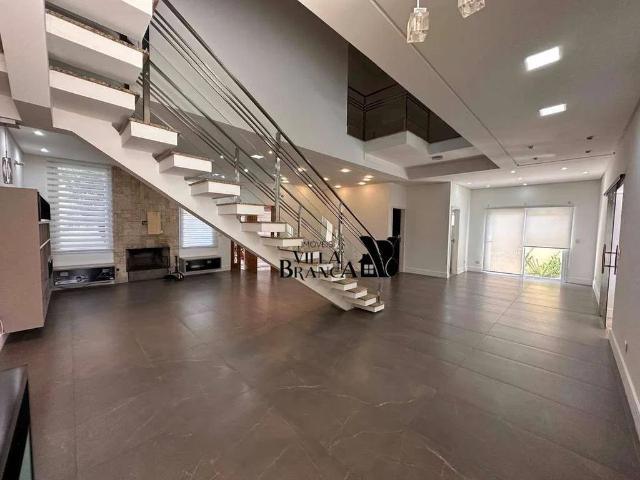 Casa / Sobrado para Locação em Jacareí/SP Loteamento Villa Branca 4 Quartos
