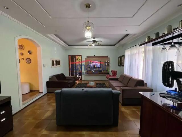 Casa / Sobrado para Locação em Jacareí/SP Parque Brasil 3 Quartos