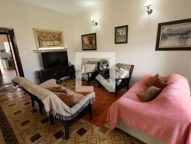 Casa / Sobrado para Locação em Jacareí/SP Parque Itamarati 4 Quartos
