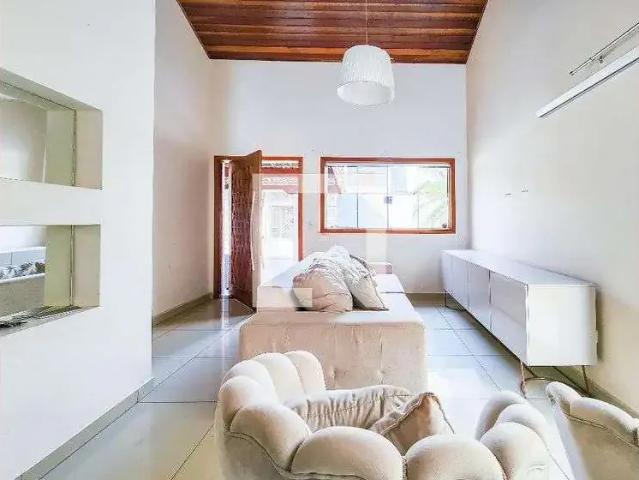 Casa / Sobrado para Locação em Jacareí/SP Vila Branca 4 Quartos