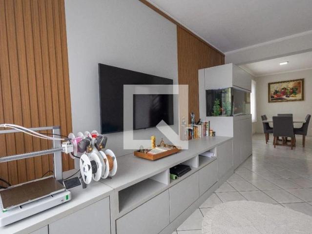 Casa / Sobrado para Locação em Jacareí/SP Vila Nova Aliança 4 Quartos