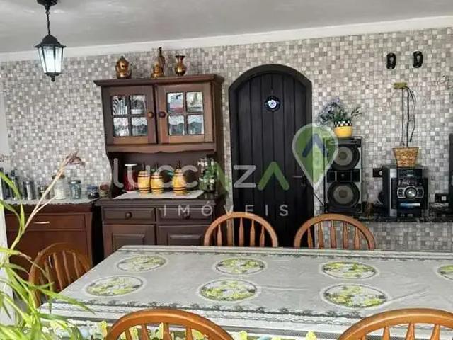 Casa / Sobrado para Locação em Jacareí/SP Vila Zezé 4 Quartos