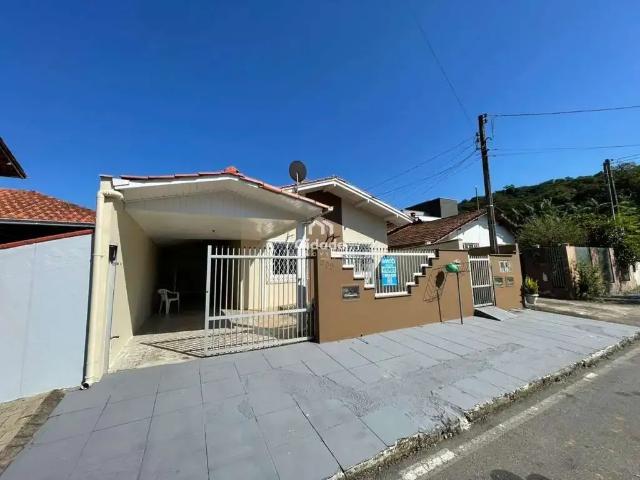 Casa / Sobrado para Locação em Jaraguá do Sul/SC Tifa Martins 3 Quartos