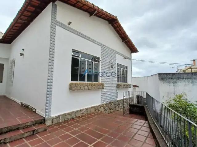 Casa / Sobrado para Locação em Juiz de Fora/MG São Mateus 4 Quartos