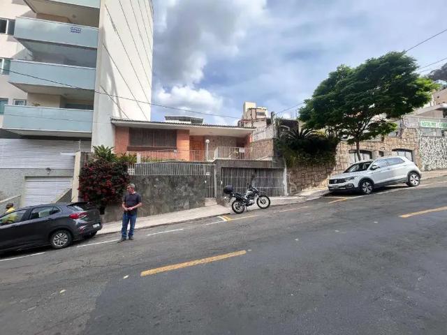 Casa / Sobrado para Locação em Juiz de Fora/MG Santa Helena 4 Quartos