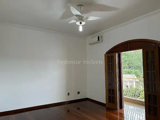 Casa / Sobrado para Locação em Juiz de Fora/MG Vale do Ipê 4 Quartos