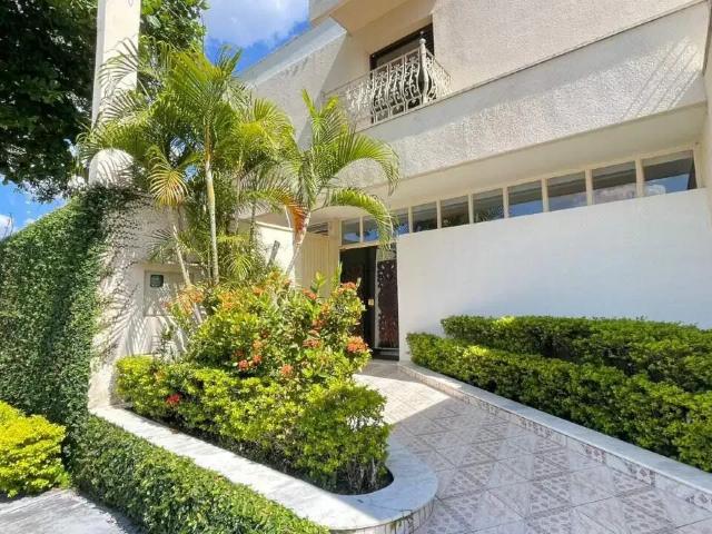 Casa / Sobrado para Locação em Jundiaí/SP Chácara Urbana 4 Quartos