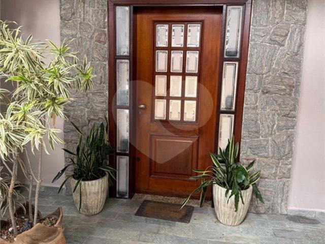 Casa / Sobrado para Locação em Jundiaí/SP Jardim das Samambaias 4 Quartos