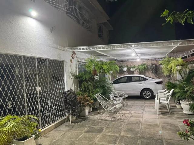 Casa / Sobrado para Locação em Olinda/PE Rio Doce 4 Quartos
