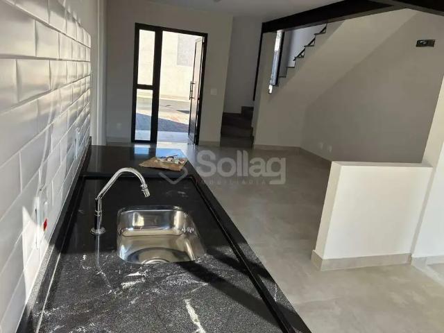 Casa / Sobrado para Locação em Louveira/SP Vila Omizollo 2 Quartos
