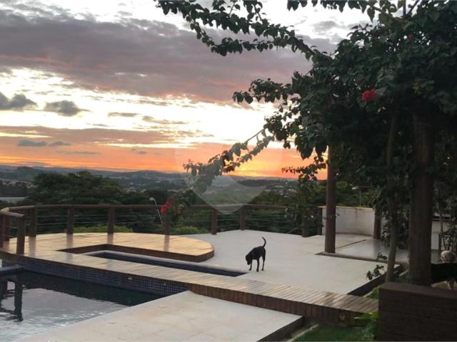 Casa / Sobrado para Locação em Louveira/SP Jardim Primavera 5 Quartos